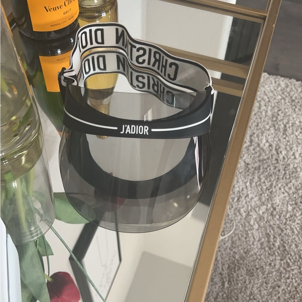 Use Christian Dior visor - Picture 8 of 8